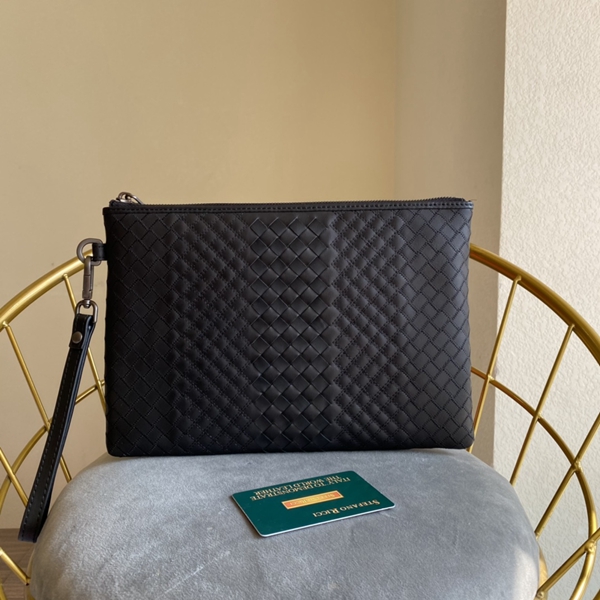 ボッテガヴェネタバッグ背面デザイン